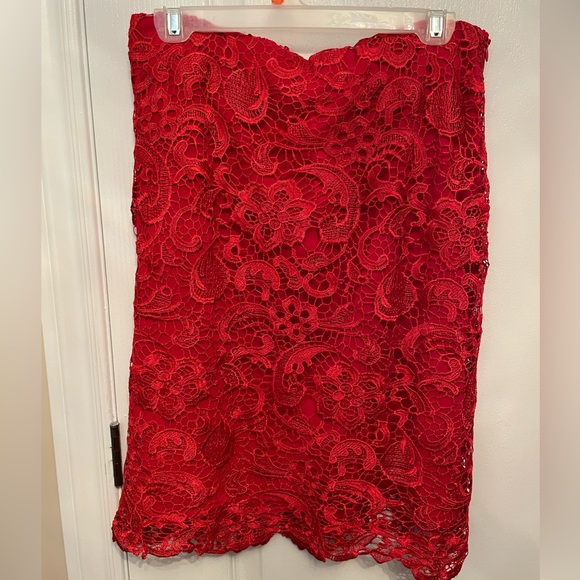 Cleo lace skirt in Red, size 8 😍 - Picture 3 of 7